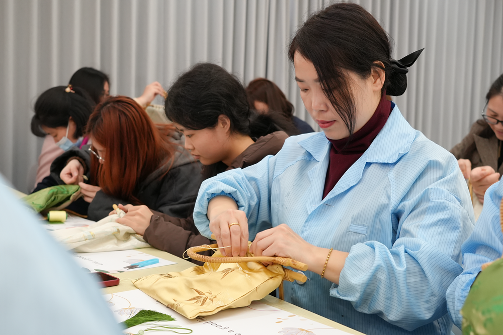 把2026春天“袋”回家 | 英诺科技三八妇女节限定手作时光